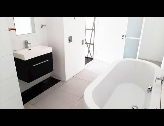 2 bed property to rent in WOODSTOCK